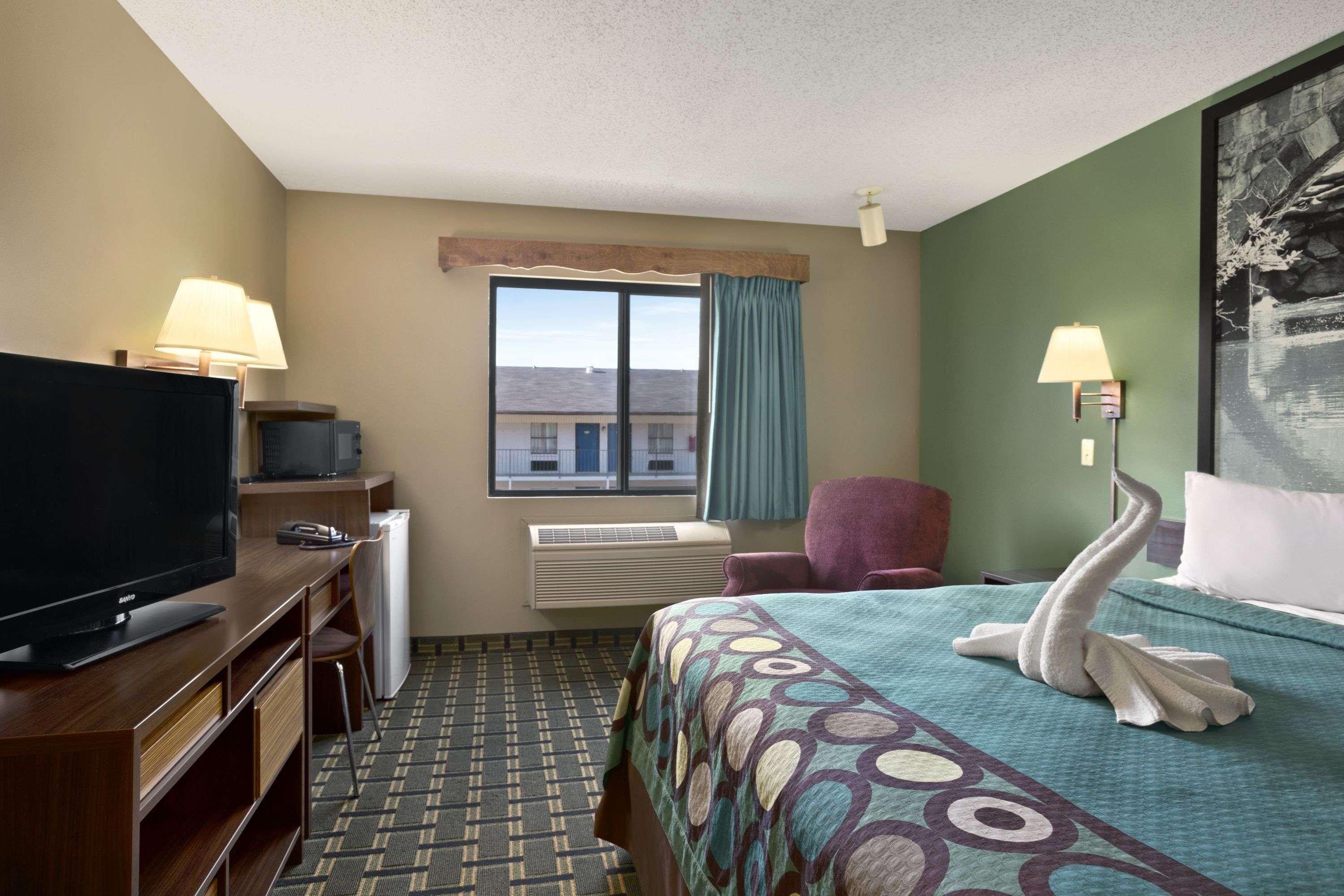 Super 8 By Wyndham Russellville
