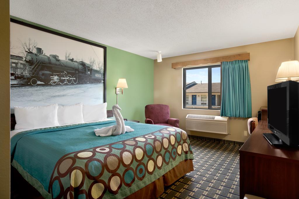 Hotel Super 8 By Wyndham Russellville